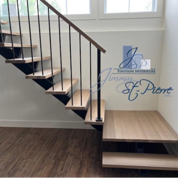 Escalier avec limon en métal