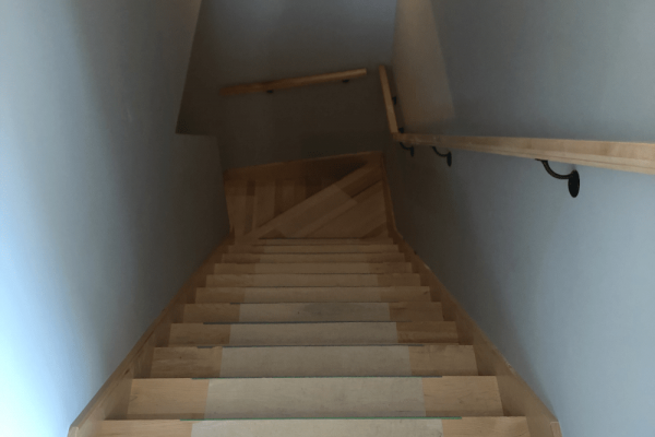 Escalier standard entre deux murs 1