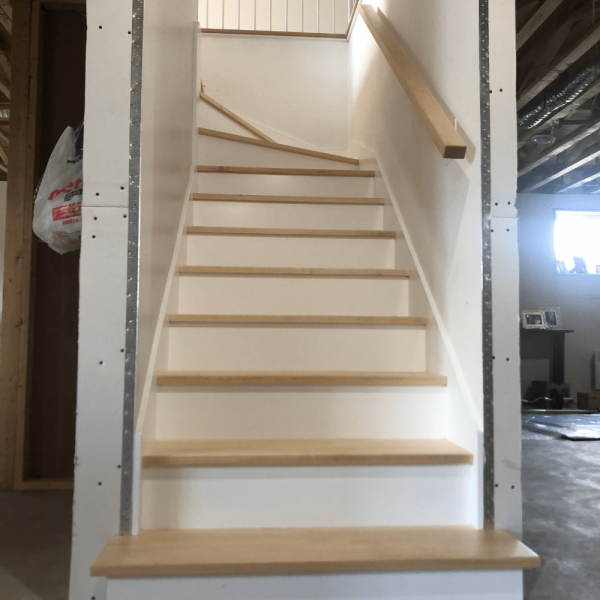 Escalier standard entre deux murs 2