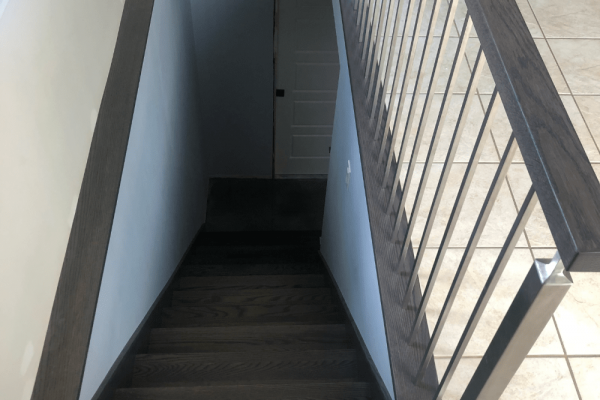 Escalier standard entre deux murs 3