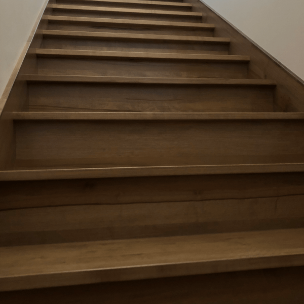Escalier standard entre deux murs 5