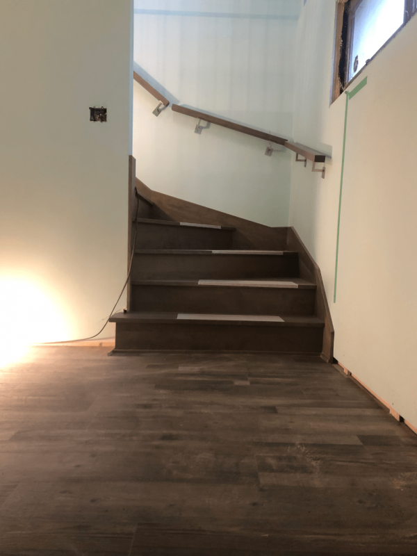 Escalier standard entre deux murs 6