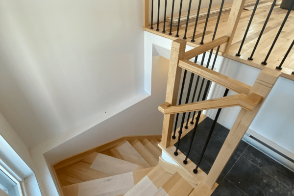 Escalier standard entre deux murs 7