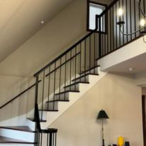 Escalier un coté ouvert