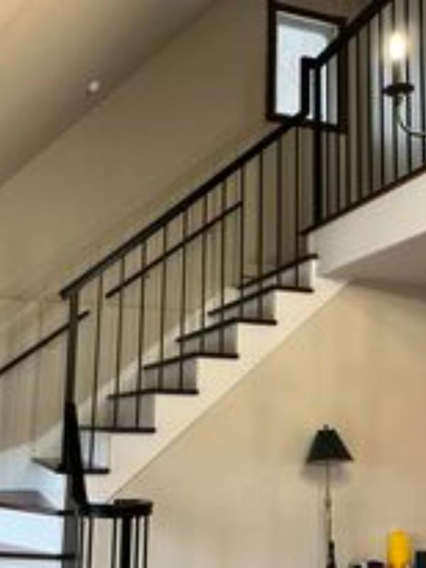 Escalier un coté ouvert